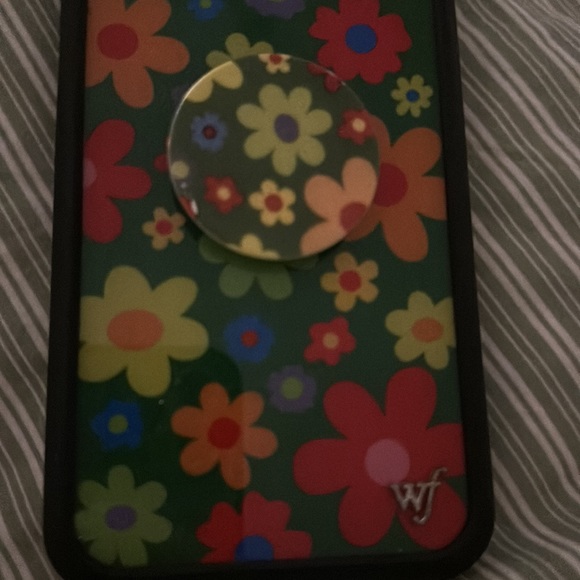 Wildflower bloom case with custom popsocket - Picture 2 of 5
